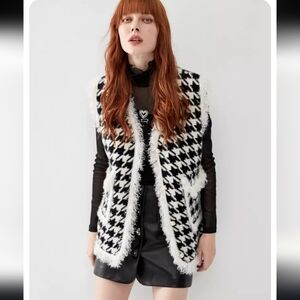 Gorgeous IRoo Houndstooth Pattern Black White Thick Fringed Vest Pearl Buttons L